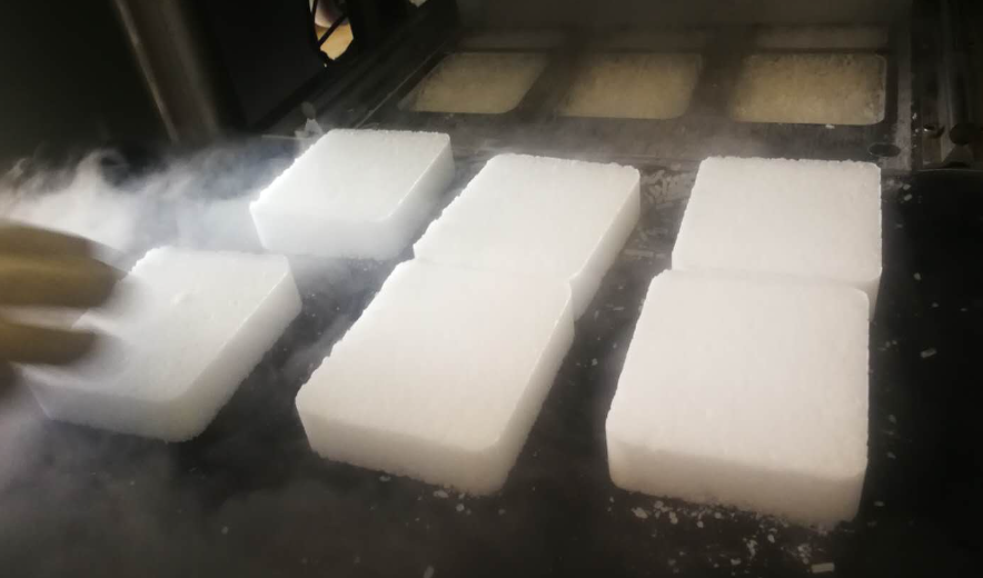 干冰的保存方法和注意事項